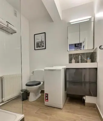Salle de bains dans l'établissement Studio confort Vanves Paris Porte de Versailles