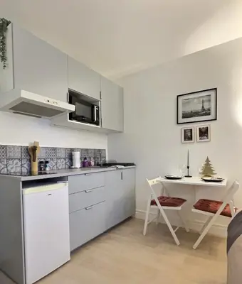 Cuisine ou kitchenette dans l'établissement Studio confort Vanves Paris Porte de Versailles