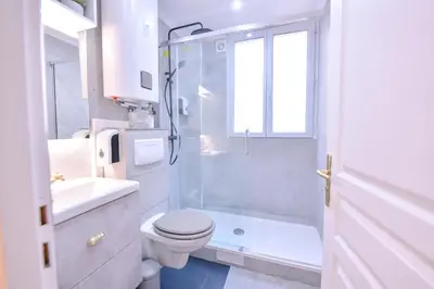Salle de bains dans l'établissement Paris La Villette - Charming Apartment 2 rooms