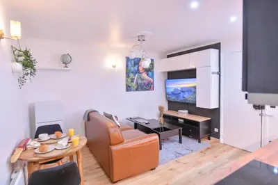 Coin salon dans l'établissement Paris La Villette - Charming Apartment 2 rooms