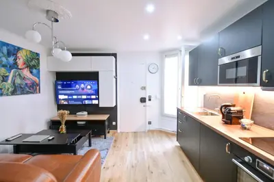 Cuisine ou kitchenette dans l'établissement Paris La Villette - Charming Apartment 2 rooms