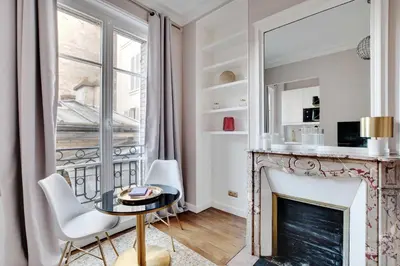 Cuisine ou kitchenette dans l'établissement Charming Studio - 2P- Parc Monceau