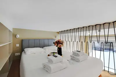 Un ou plusieurs lits dans un hébergement de l'établissement Elegant apartment - 2BR-5P - Champs de Mars