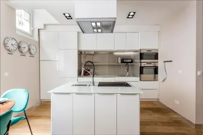 Cuisine ou kitchenette dans l'établissement Design et confort near Champs Elysees