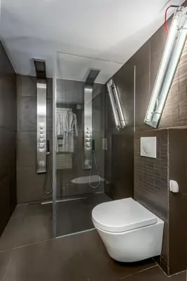Salle de bains dans l'établissement Design et confort near Champs Elysees