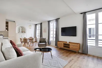 Télévision ou salle de divertissement dans l'établissement Pick A Flat's Apartments in Opéra - Rue d'Hauteville