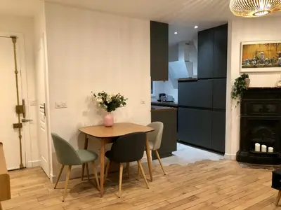 Cuisine ou kitchenette dans l'établissement Rare appartement d'architecte en haut de Montmartre