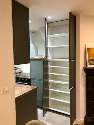 Cuisine ou kitchenette dans l'établissement Rare appartement d'architecte en haut de Montmartre