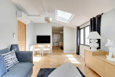 Télévision ou salle de divertissement dans l'établissement Pick A Flat's Apartments in Montmartre - Rue Lepic
