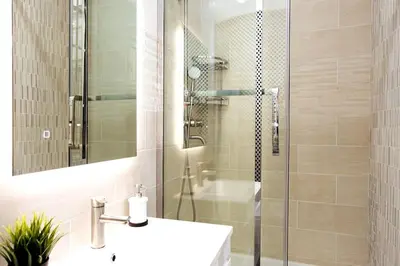 Salle de bains dans l'établissement Elégant 120m2 3CH quartier Romantique Centre Ville