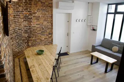 Coin salon dans l'établissement Another brick in the wall Apartment in Paris Sleeps 9
