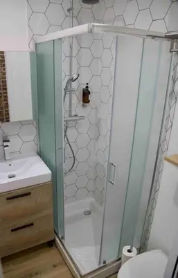 Salle de bains dans l'établissement Another brick in the wall Apartment in Paris Sleeps 9
