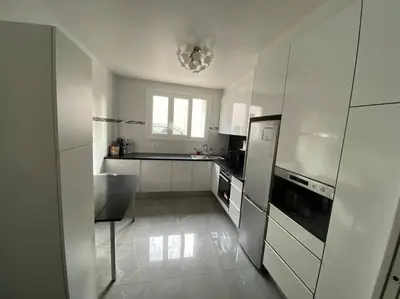 Cuisine ou kitchenette dans l'établissement Superbe appartement Vanves T3 avec parking