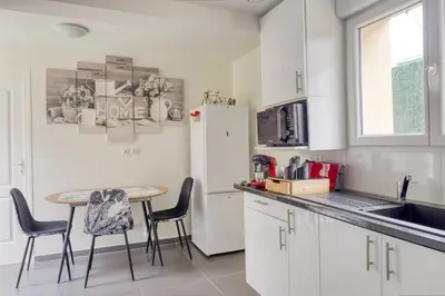 Cuisine ou kitchenette dans l'établissement Gold&Silver Quiet House Pro-Family