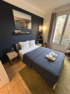 Un ou plusieurs lits dans un hébergement de l'établissement Appartement avec balcon, 5 min du Métro 1-6, Nation, Disneyland, Zoo, Bois de Vincennes