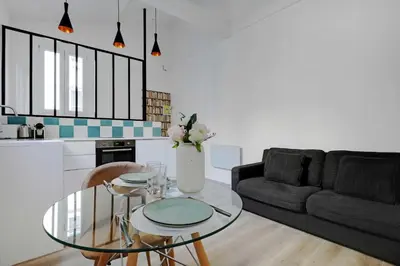 Coin salon dans l'établissement Intimate apartment - 1BR-4P - Javel