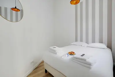 Un ou plusieurs lits dans un hébergement de l'établissement Intimate apartment - 1BR-4P - Javel