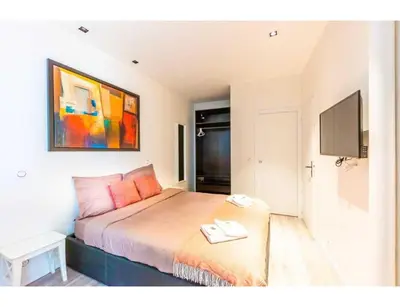 Télévision ou salle de divertissement dans l'établissement Spacious apartment - 3BR-8P - Place de la Bastille