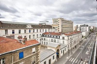 Vue générale sur Paris ou vue de la ville depuis l'appartement
