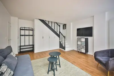 Télévision ou salle de divertissement dans l'établissement 2.Luxueux Duplex 6/8pers/Full Equipped/République