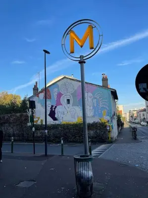 Certificat, récompense, panneau ou autre document affiché dans l'établissement Studio de charme à 2 pas de Paris