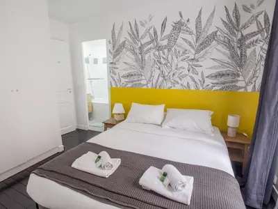 Un ou plusieurs lits dans un hébergement de l'établissement Newly Remodeled 2Bed APT with Elevator - Mobility Lease for Students and Work ONLY- Minimum 30 night stays