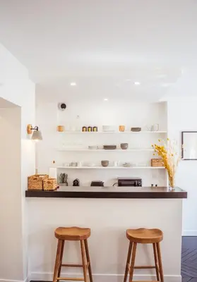 Cuisine ou kitchenette dans l'établissement Newly Remodeled 2Bed APT with Elevator - Mobility Lease for Students and Work ONLY- Minimum 30 night stays