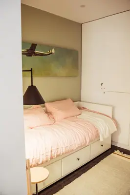 Un ou plusieurs lits dans un hébergement de l'établissement Newly Remodeled 2Bed APT with Elevator - Mobility Lease for Students and Work ONLY- Minimum 30 night stays