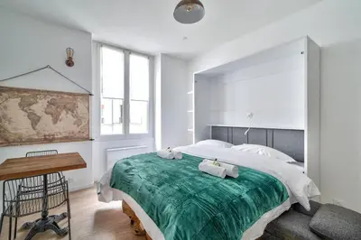 Un ou plusieurs lits dans un hébergement de l'établissement Magnifique studio au coeur de Paris