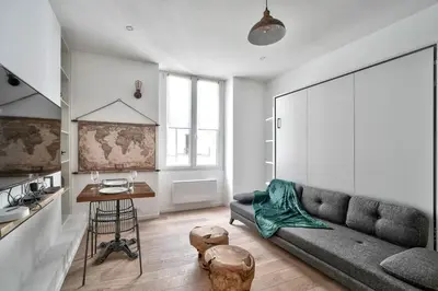 Coin salon dans l'établissement Magnifique studio au coeur de Paris