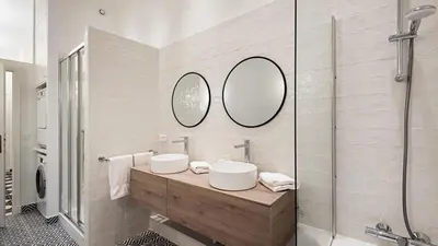 Salle de bains dans l'établissement Panthéon Modern and exclusive 3BD