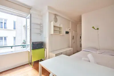 Un ou plusieurs lits dans un hébergement de l'établissement Charmant studio Paris 3 Marais