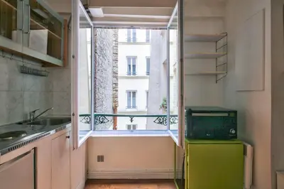 Cuisine ou kitchenette dans l'établissement Charmant studio Paris 3 Marais