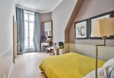 Un ou plusieurs lits dans un hébergement de l'établissement Appartement de luxe 4 étoiles sur Île Saint-Louis - 115 m2 - Calme et spacieux