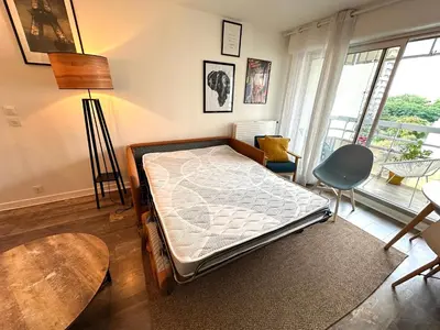 Un ou plusieurs lits dans un hébergement de l'établissement Cosy Duplex avec Parking à Paris 19 by immo kit bnb