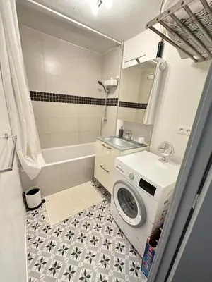 Salle de bains dans l'établissement Cosy Duplex avec Parking à Paris 19 by immo kit bnb