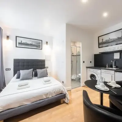 NEAR EIFFEL TOWER...CUTE LITTLE STUDIO