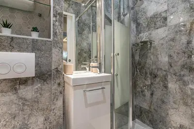 Salle de bains dans l'établissement Le studio de l'île