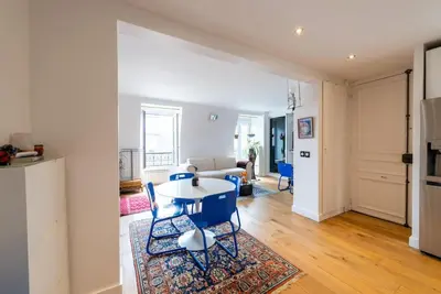 Cuisine ou kitchenette dans l'établissement Appartement vue Tour Eiffel