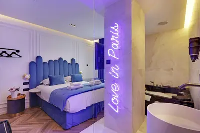 Un ou plusieurs lits dans un hébergement de l'établissement Private suite with jacuzzi - 2P - Rivoli