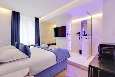 Un ou plusieurs lits dans un hébergement de l'établissement Private suite with jacuzzi - 2P - Rivoli
