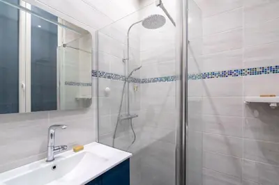 Salle de bains dans l'établissement Grand duplex Montmartre