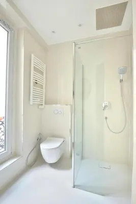 Salle de bains dans l'établissement Luxury View on Arc of Triumph