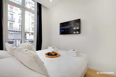 Télévision ou salle de divertissement dans l'établissement Charming apartment - 3BR-8P - Le Marais