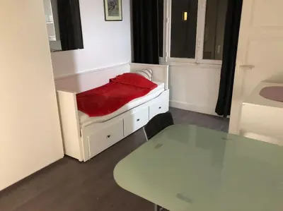 Un ou plusieurs lits dans un hébergement de l'établissement Beau appartement,proche de métro