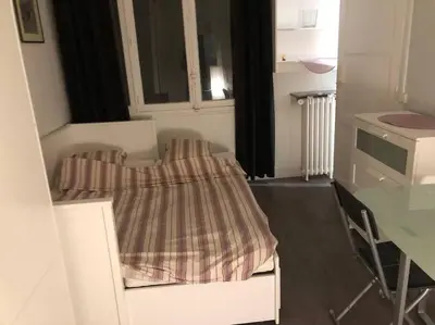 Un ou plusieurs lits dans un hébergement de l'établissement Beau appartement,proche de métro