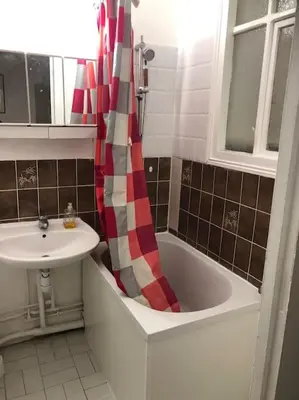 Salle de bains dans l'établissement Beau appartement,proche de métro