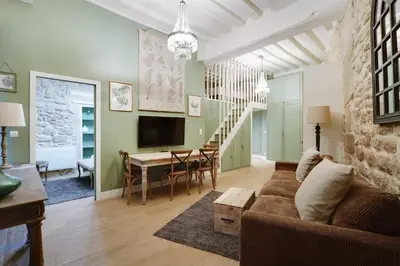 Télévision ou salle de divertissement dans l'établissement Charming apartment - 2BR-6P - Rue mouffertard