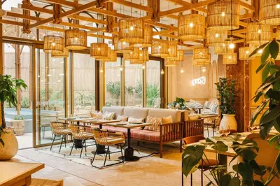 Coin salon dans l'établissement Bloom House Hôtel & SPA