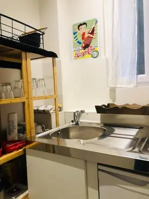 Cuisine ou kitchenette dans l'établissement Habitation CASSIOPEE